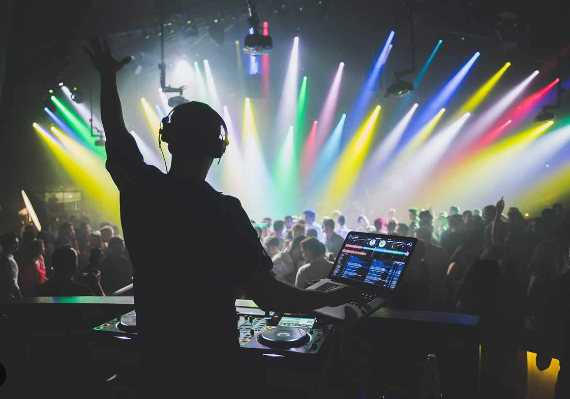 DJ